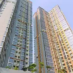 Warm And Elegant 1Br At Gold Coast Apartment By Travelio