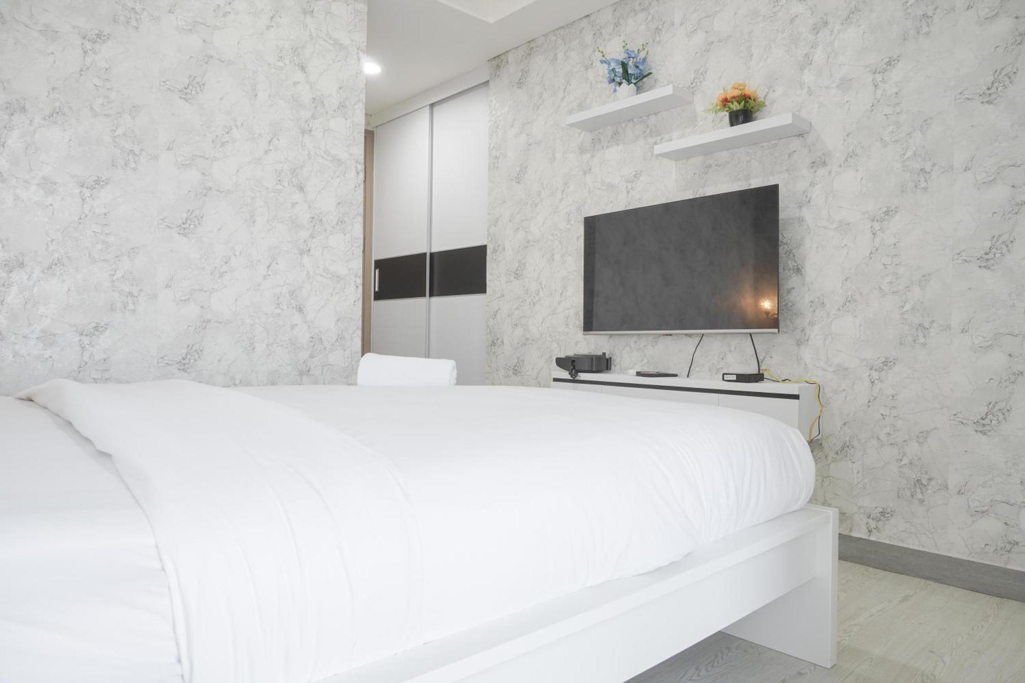 Warm And Elegant 1br At Gold Coast By Travelio Apartment Jakarta