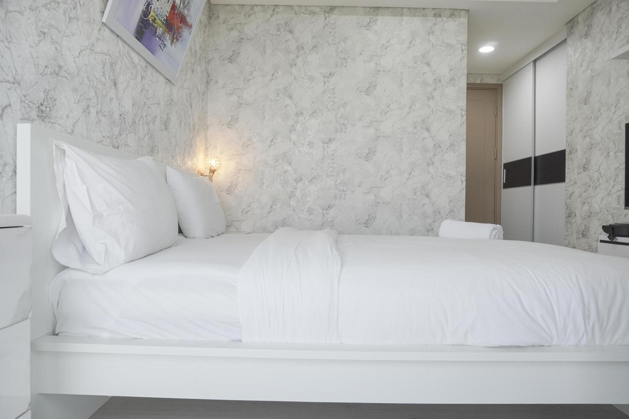 Warm And Elegant 1br At Gold Coast By Travelio Jakarta
