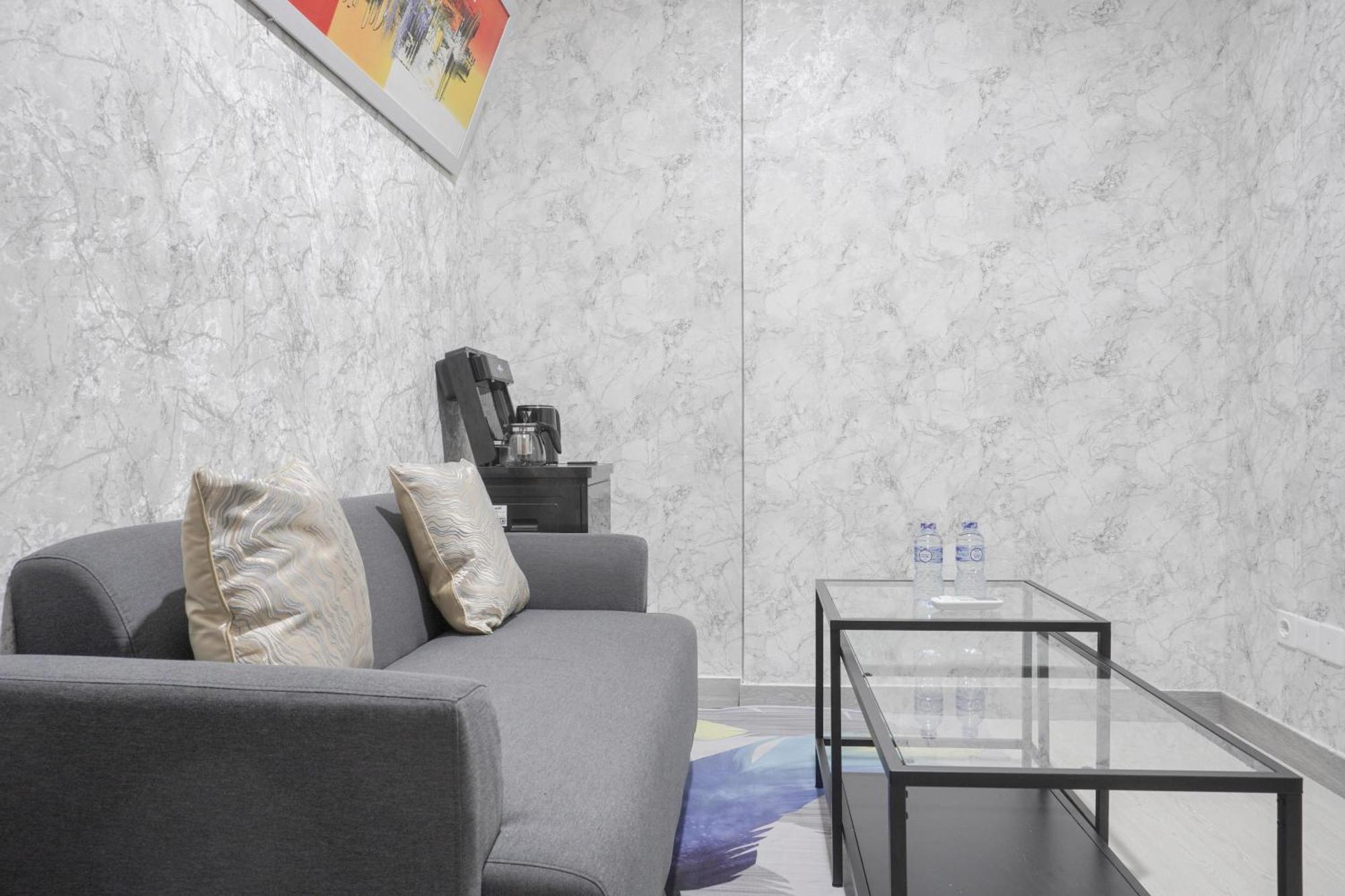 Apartment Warm And Elegant 1br At Gold Coast By Travelio