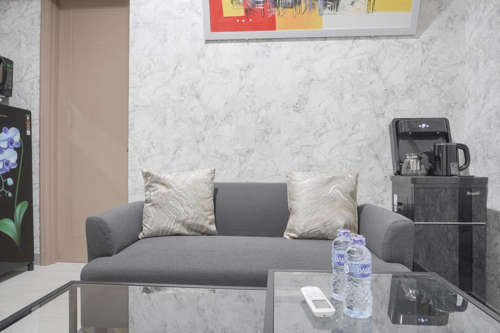 Warm And Elegant 1br At Gold Coast By Travelio Apartment Jakarta