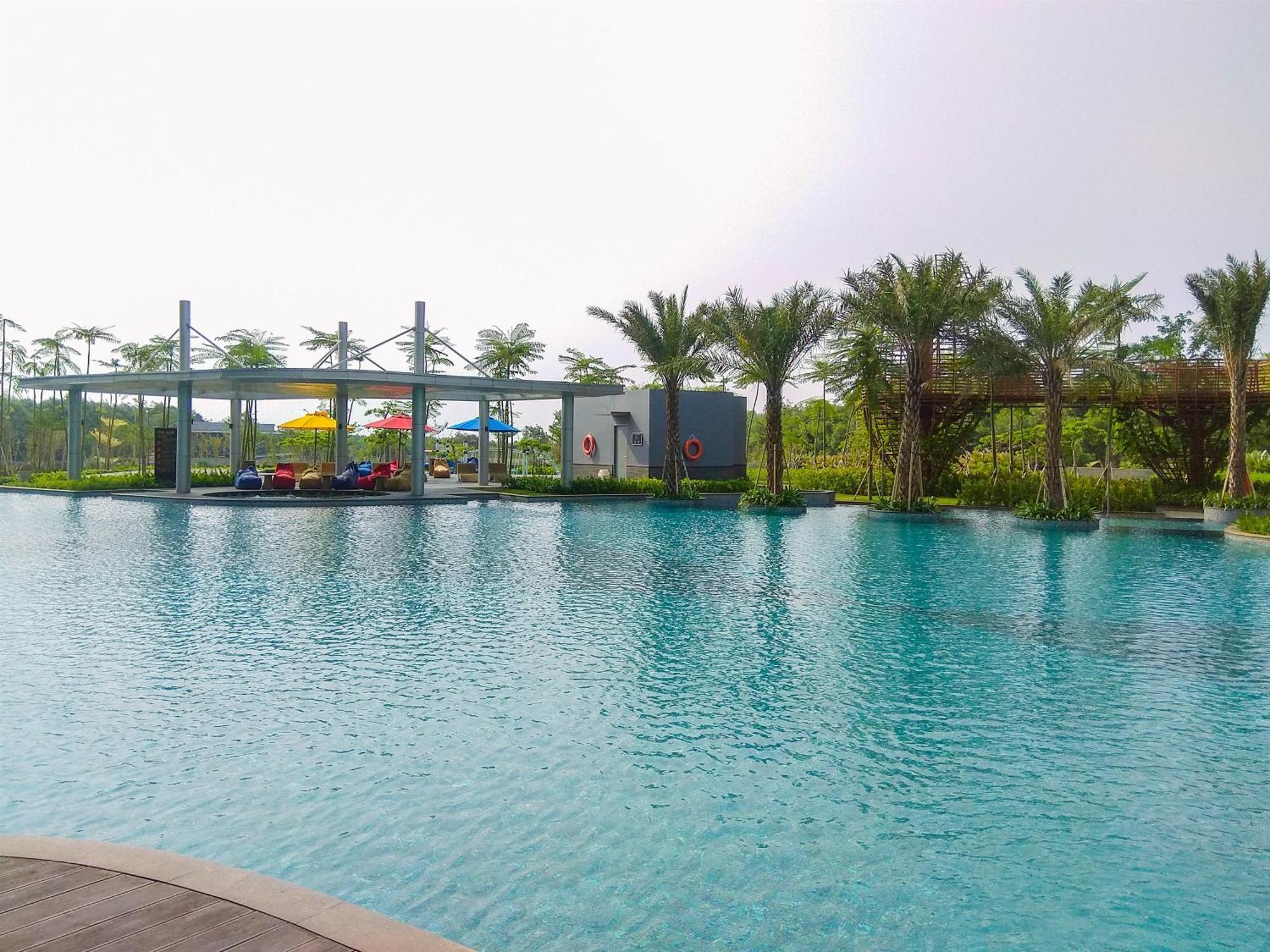 Warm And Elegant 1br At Gold Coast By Travelio Jakarta