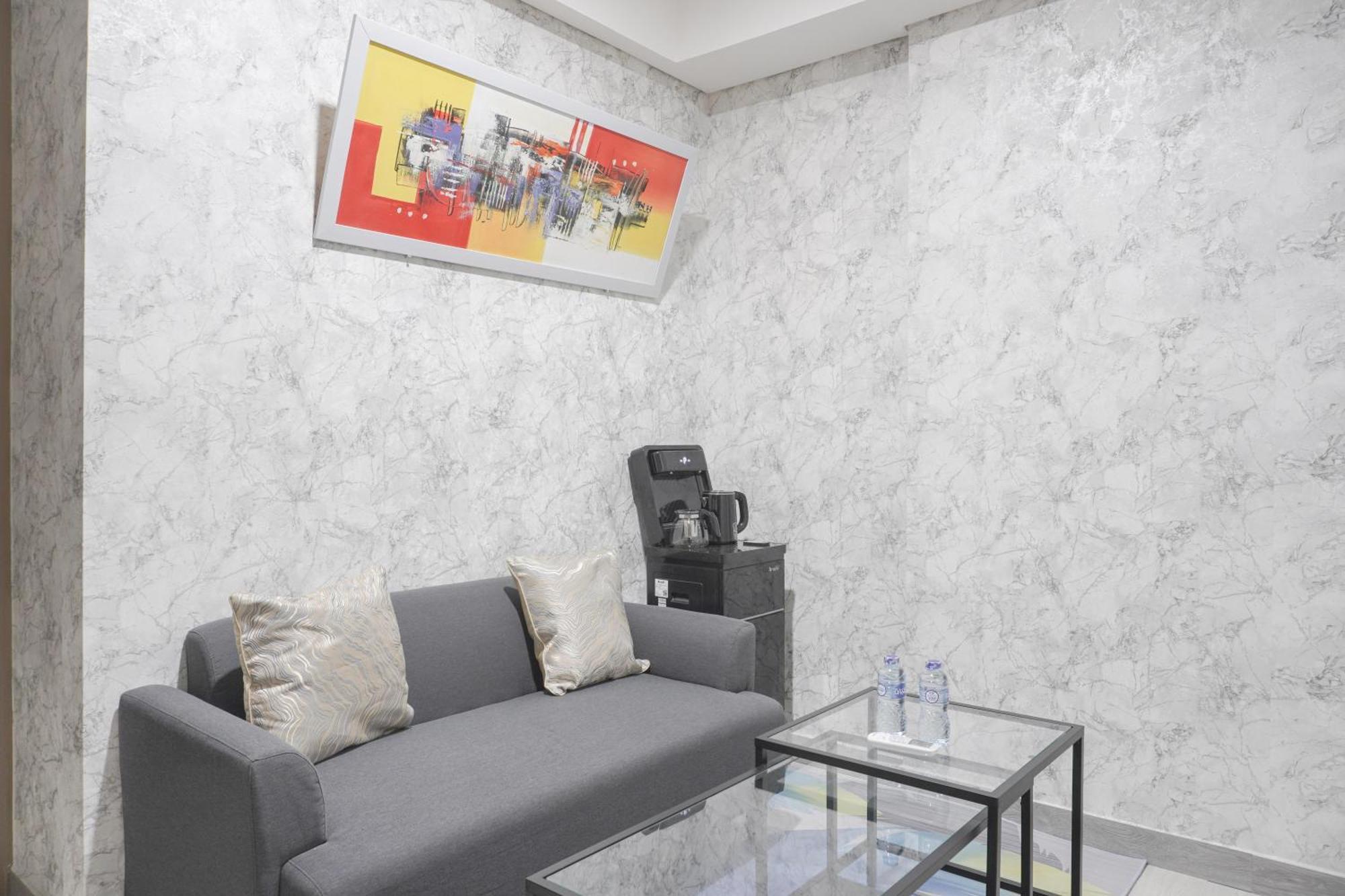 Apartment Warm And Elegant 1br At Gold Coast By Travelio